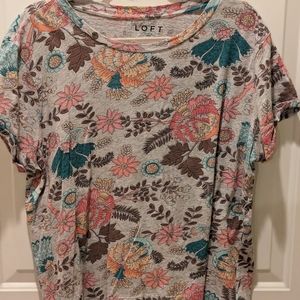 LOFT floral grey and pastel sz XL short sleeve t shirt